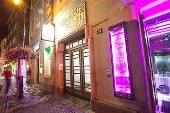 Travellers Hostal
