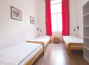 Travellers Hostal *